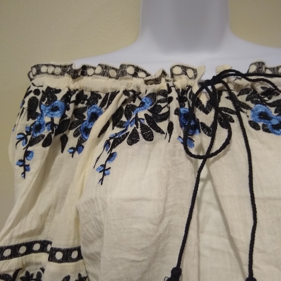 LF Seek the Label Embroidered Off Shoulder Blouse - Picture 4 of 11